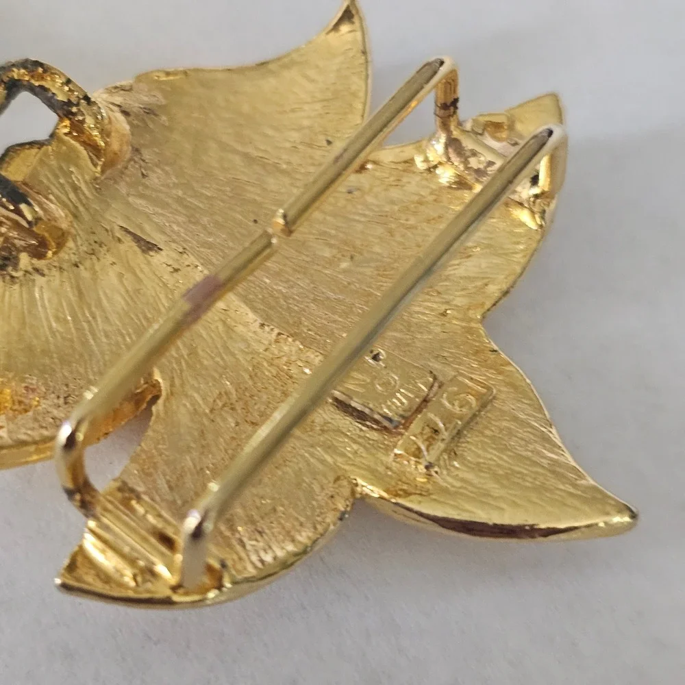 Vintage Gold Tone Belt Buckle Interlocking Leaves Fits 1.25